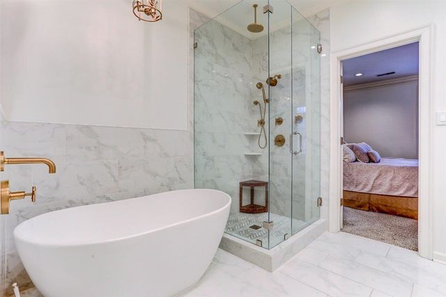 931 W RIVERWALK DR, Memphis, TN 38120