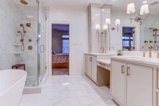 931 W RIVERWALK DR, Memphis, TN 38120