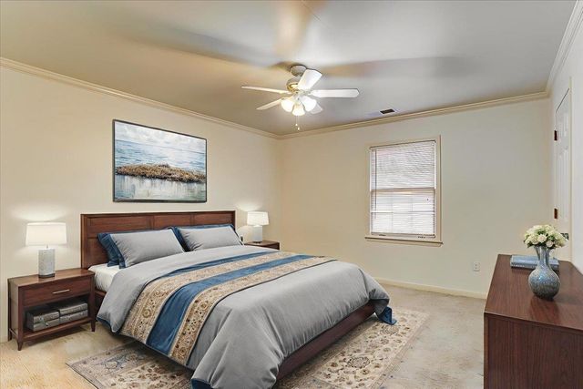 931 W RIVERWALK DR, Memphis, TN 38120