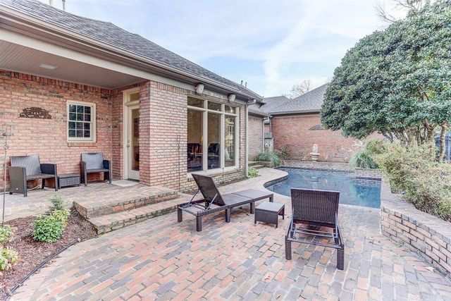 931 W RIVERWALK DR, Memphis, TN 38120