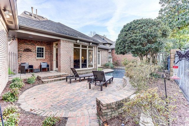 931 W RIVERWALK DR, Memphis, TN 38120