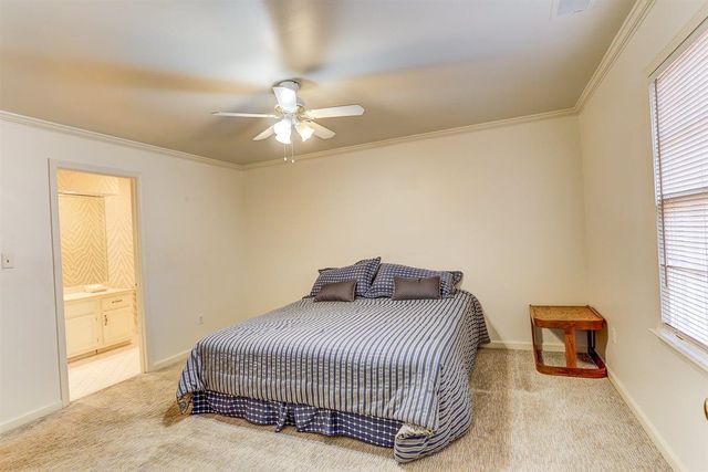 931 W RIVERWALK DR, Memphis, TN 38120