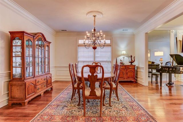 931 W RIVERWALK DR, Memphis, TN 38120