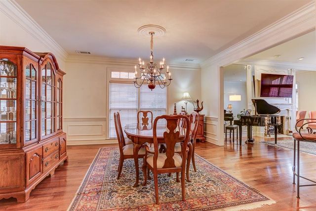 931 W RIVERWALK DR, Memphis, TN 38120