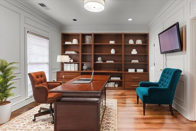 931 W RIVERWALK DR, Memphis, TN 38120