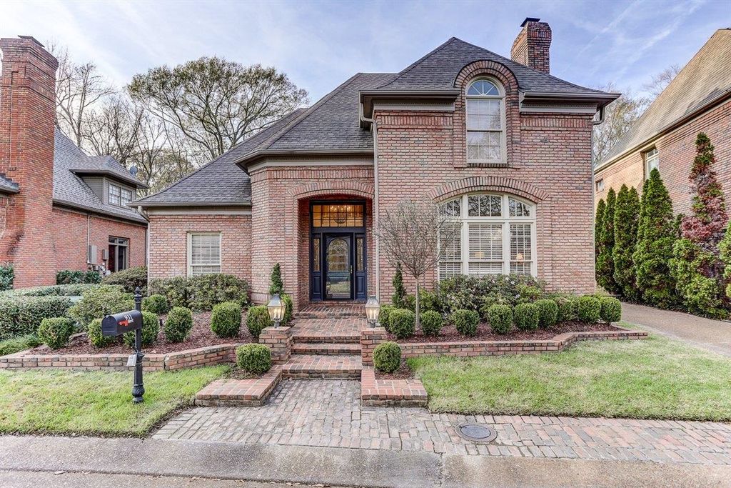 931 W RIVERWALK DR, Memphis, TN 38120