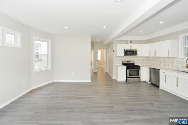 23 Bayview Avenue, Jersey City, NJ 07305