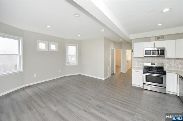 23 Bayview Avenue, Jersey City, NJ 07305