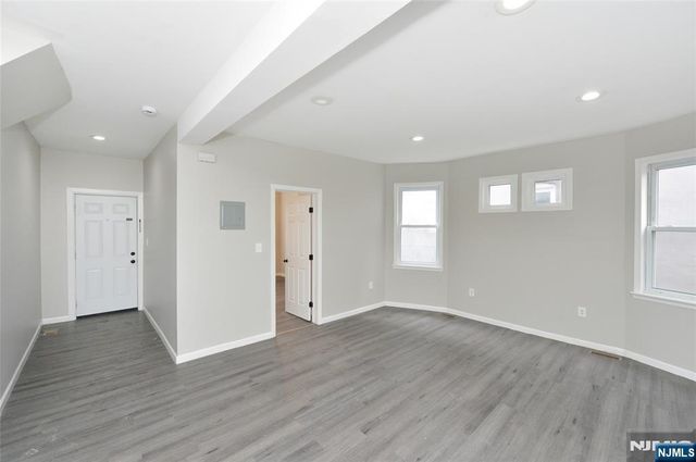 23 Bayview Avenue, Jersey City, NJ 07305