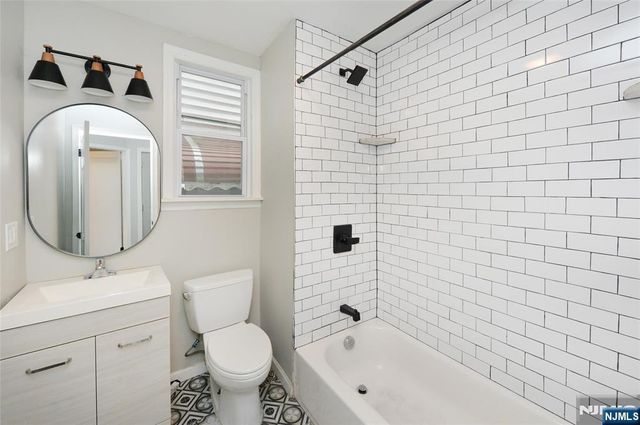 23 Bayview Avenue, Jersey City, NJ 07305