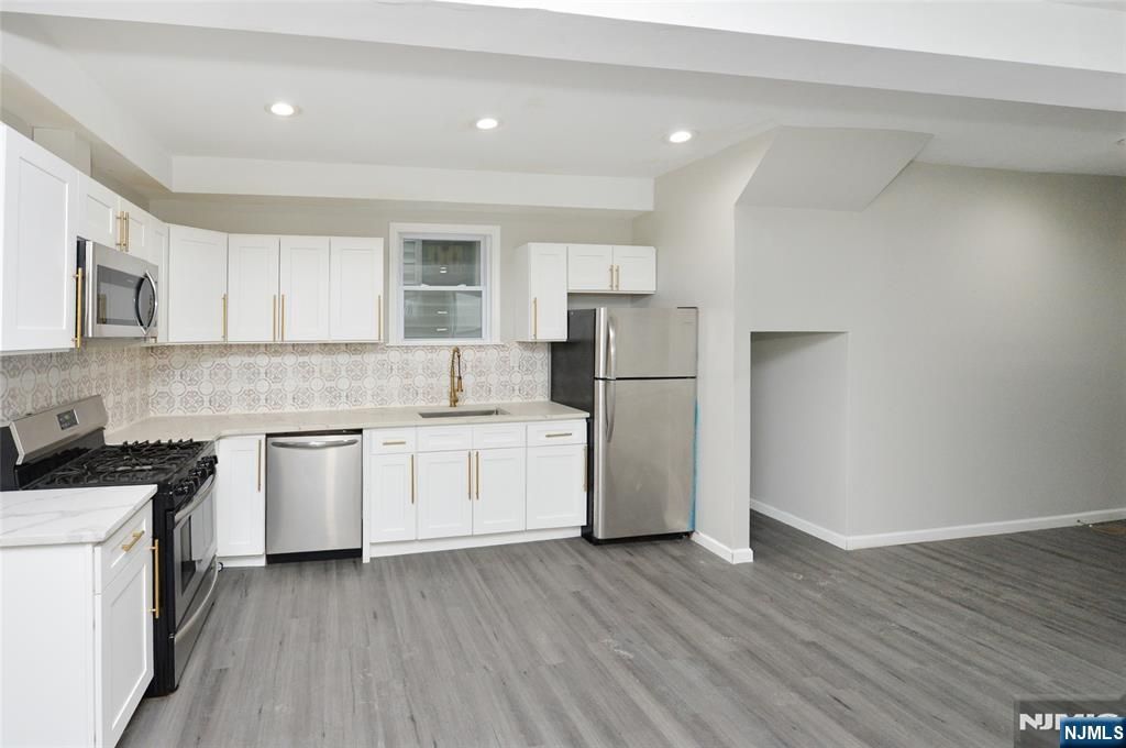 23 Bayview Avenue, Jersey City, NJ 07305