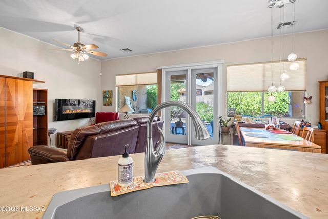 470 W Calle Artistica, Green Valley, AZ 85614