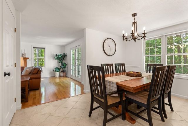 2 Maura Cir, Westford, MA 01886