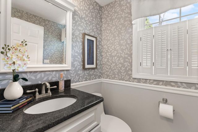 2 Maura Cir, Westford, MA 01886