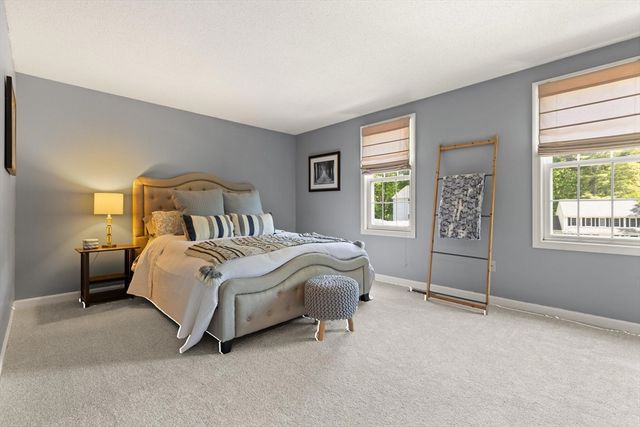 2 Maura Cir, Westford, MA 01886