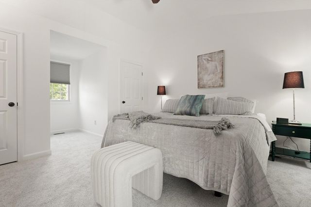 2 Maura Cir, Westford, MA 01886