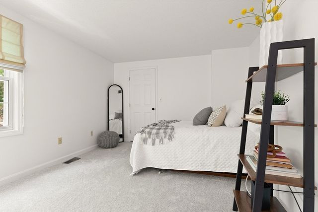 2 Maura Cir, Westford, MA 01886