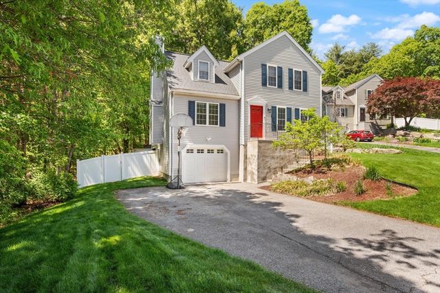 2 Maura Cir, Westford, MA 01886