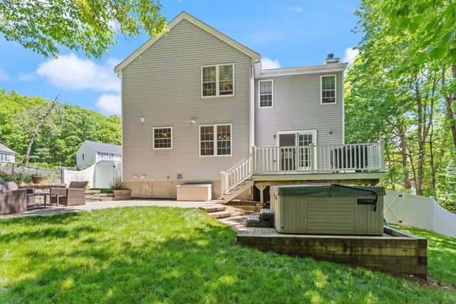 2 Maura Cir, Westford, MA 01886