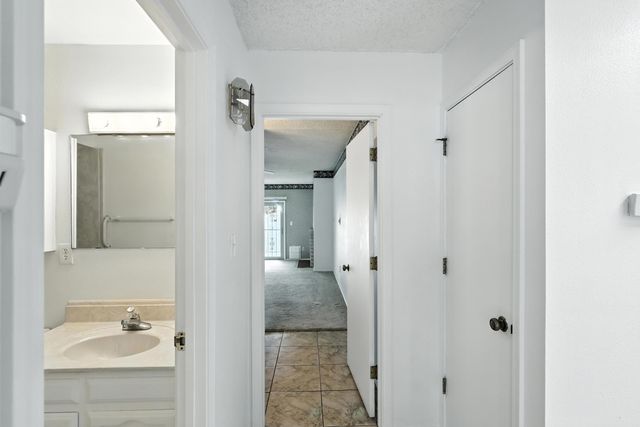 4441 Deborah Lane NE, Albuquerque, NM 87111