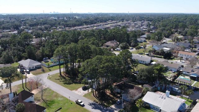 3212 Duke Dr, Gulf Breeze, FL 32563