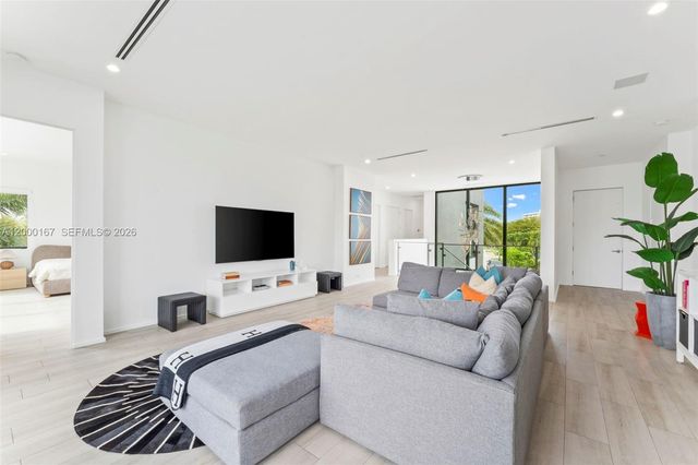 4232 E Tradewinds Avenue, Lauderdale-By-The-Sea, Lauderdale By The Sea, FL 33308