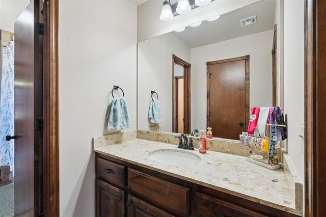 4024 Southridge Lane, Piedmont, OK 73078