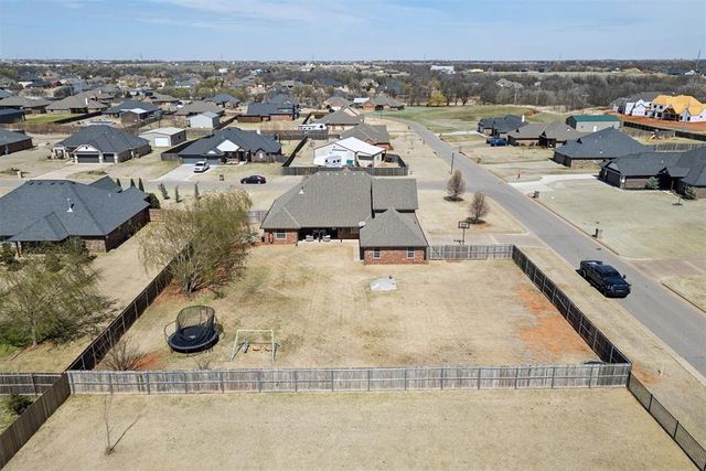 4024 Southridge Lane, Piedmont, OK 73078