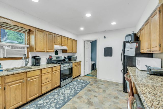 11 Wood Avenue, Shirley, NY 11967