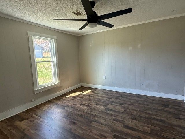 469 Fred Cooper Rd, Mcminnville, TN 37110