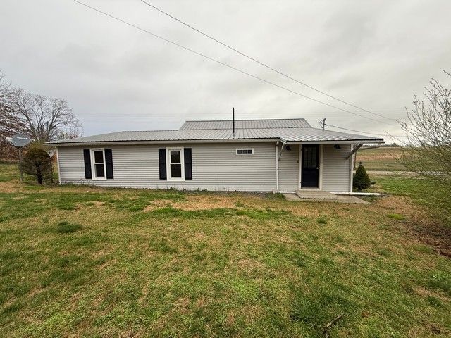 469 Fred Cooper Rd, Mcminnville, TN 37110