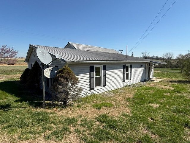 469 Fred Cooper Rd, Mcminnville, TN 37110