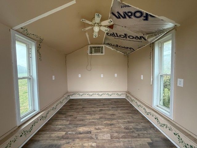 469 Fred Cooper Rd, Mcminnville, TN 37110