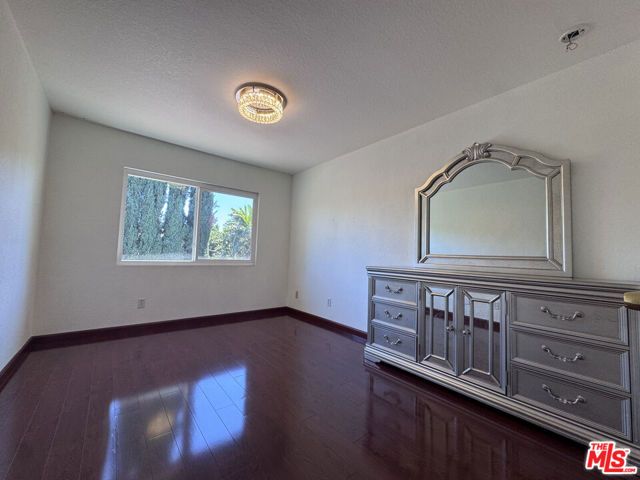18320 Elkwood Street, Los Angeles, CA 91335