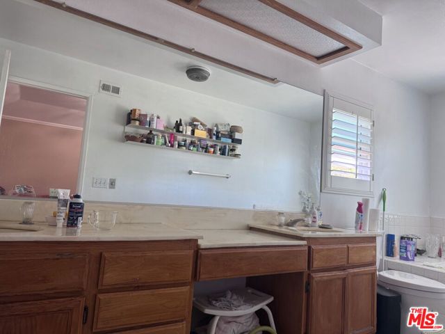 18320 Elkwood Street, Los Angeles, CA 91335