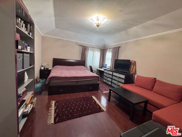 18320 Elkwood Street, Los Angeles, CA 91335