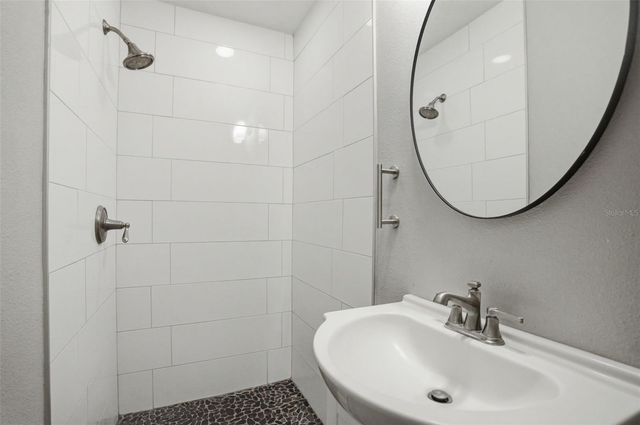 727 N HIMES AVENUE, Tampa, FL 33609