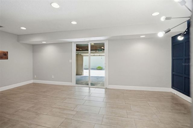 727 N HIMES AVENUE, Tampa, FL 33609