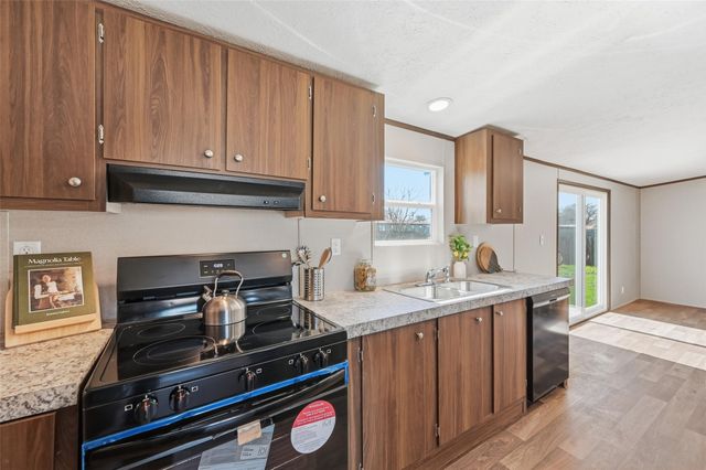 2504 Willow Oak Lane, Burleson, TX 76028