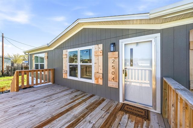 2504 Willow Oak Lane, Burleson, TX 76028