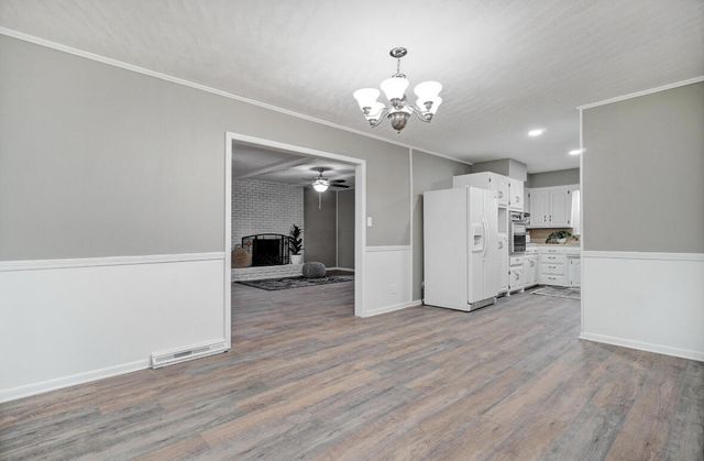 1855 South Newton Avenue, Springfield, MO 65807