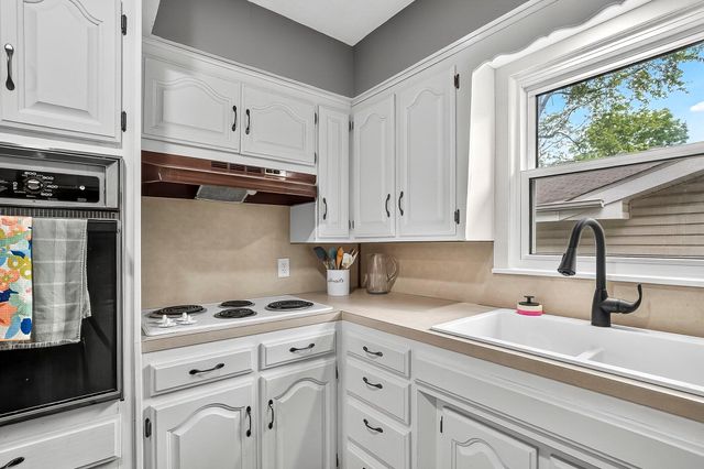1855 South Newton Avenue, Springfield, MO 65807