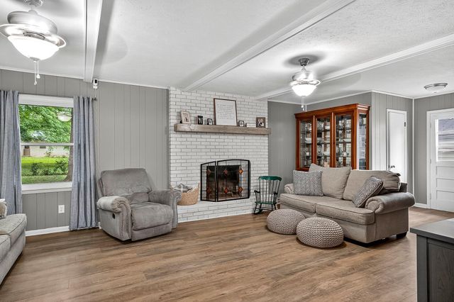 1855 South Newton Avenue, Springfield, MO 65807
