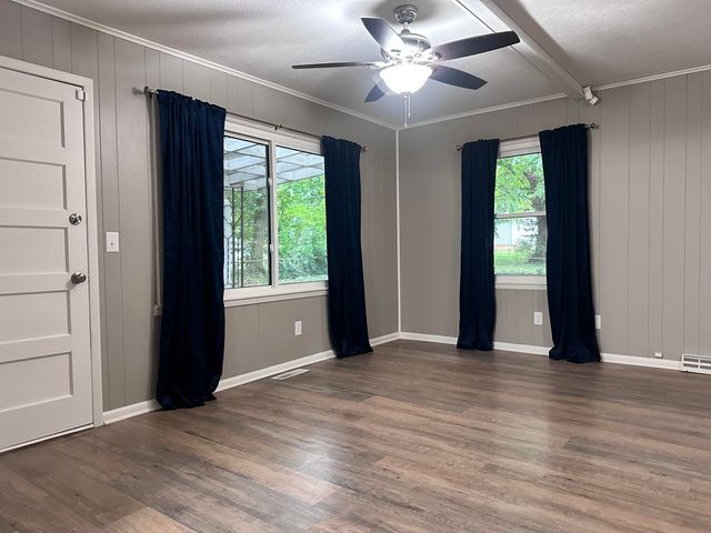 1855 South Newton Avenue, Springfield, MO 65807