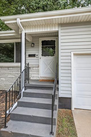 1855 South Newton Avenue, Springfield, MO 65807