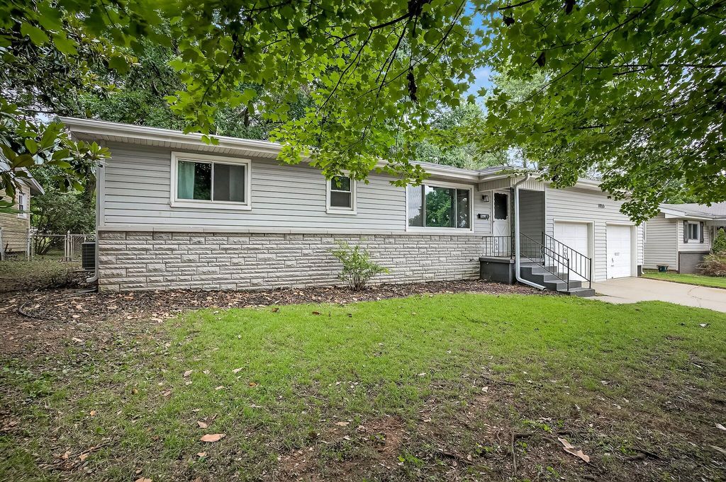 1855 South Newton Avenue, Springfield, MO 65807