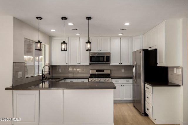 3401 E ALTADENA Avenue, Phoenix, AZ 85028