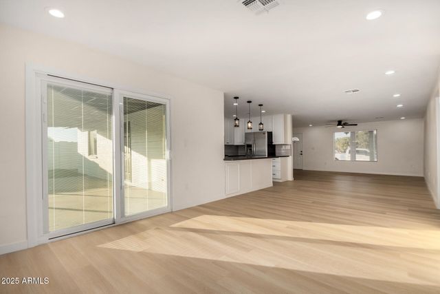 3401 E ALTADENA Avenue, Phoenix, AZ 85028