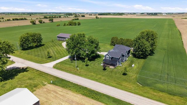 W9020 Breezy Point Road, Beaver Dam, WI 53916