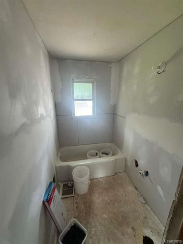 2426 Missouri Avenue, Flint, MI 48506